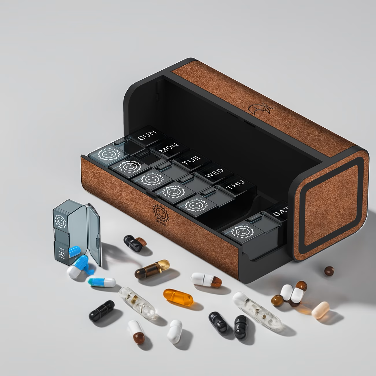Medicinorganisator til to daglige doser – stilren, rummelig og rejseklar