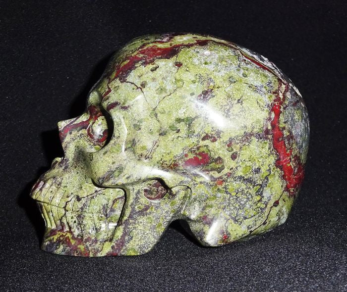 Skull - carved in glass Dragon Blood