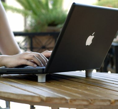 Cool Feet - undgå overophedning fra laptop