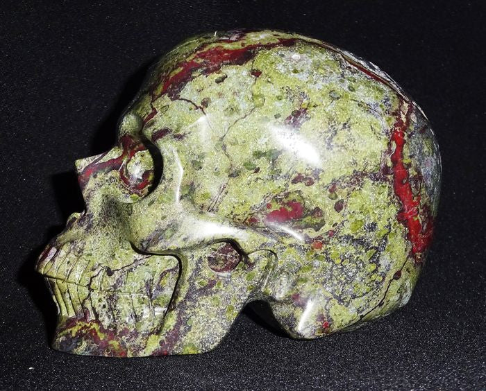 Skull - carved in glass Dragon Blood