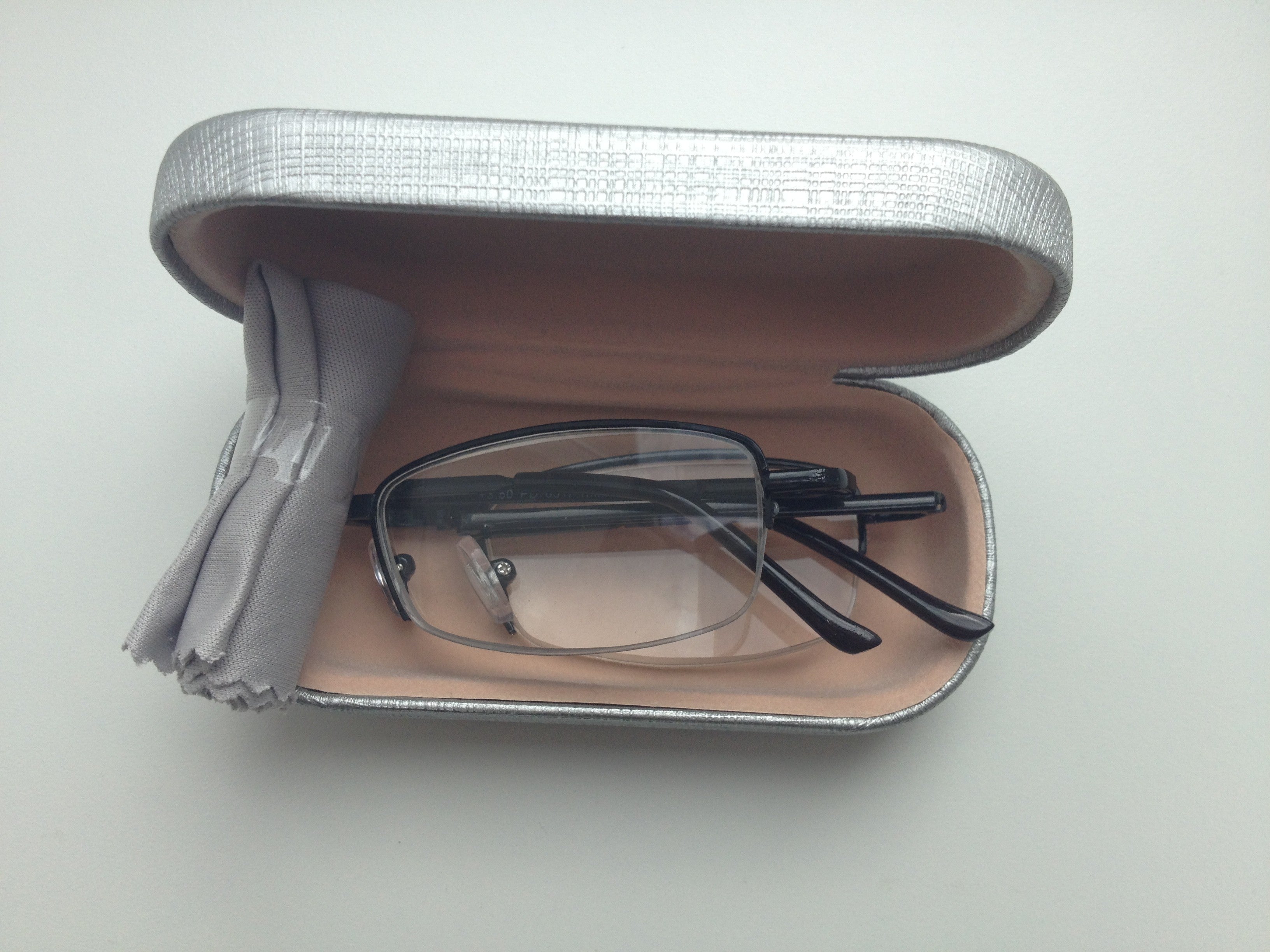 Læsebrille som kan foldes sammen