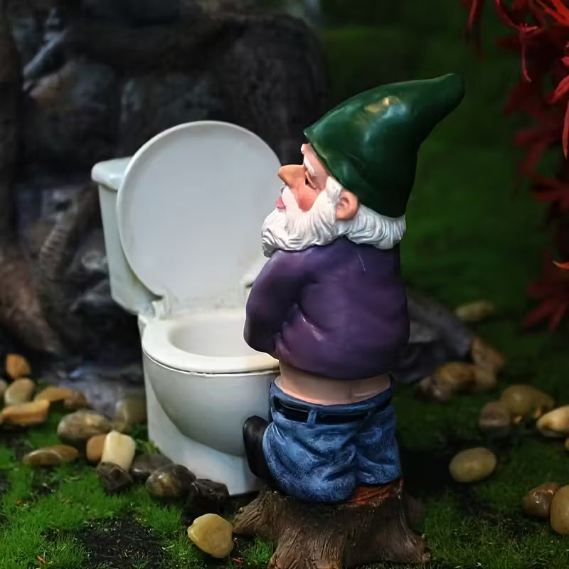 Nisse med sit eget toilet