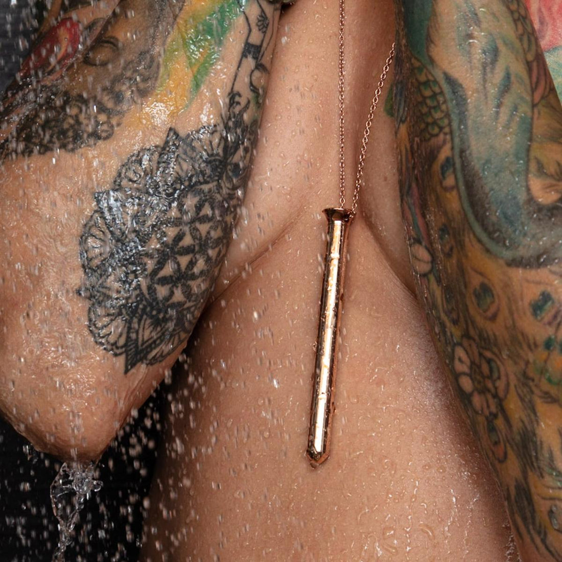 Crave erotisk halssmykke - Vesper chain vibrator necklace rose gold