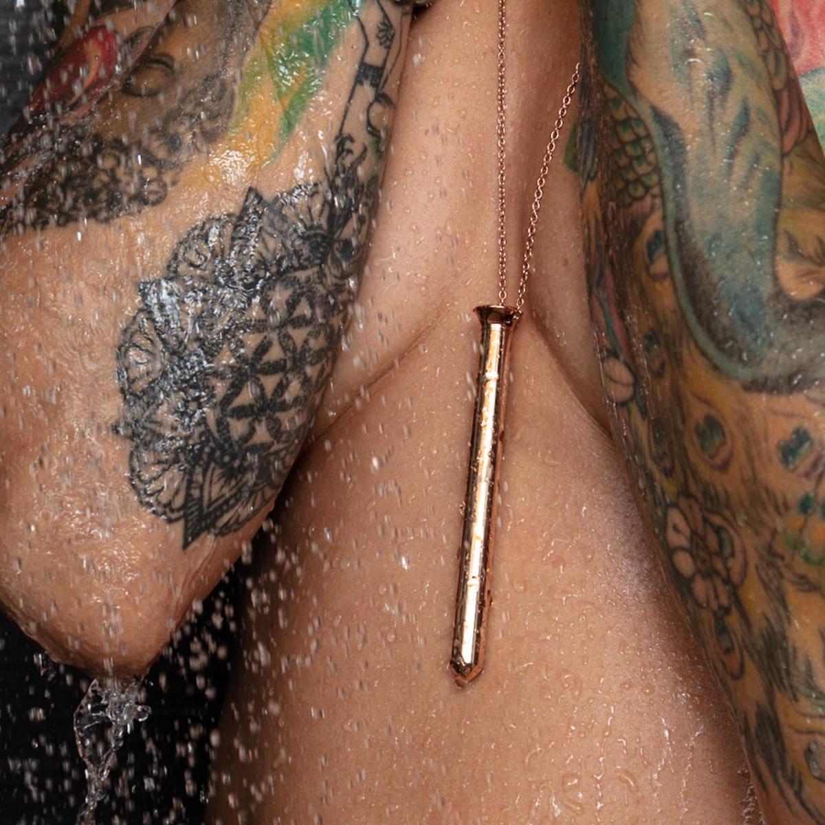 Crave erotisk halssmykke - Vesper chain vibrator necklace rose gold