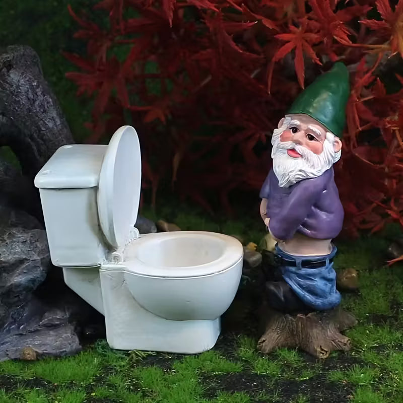 Nisse med sit eget toilet