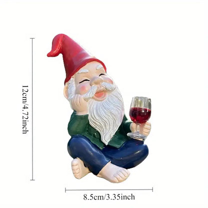 Nisse nyder et glas rødvin