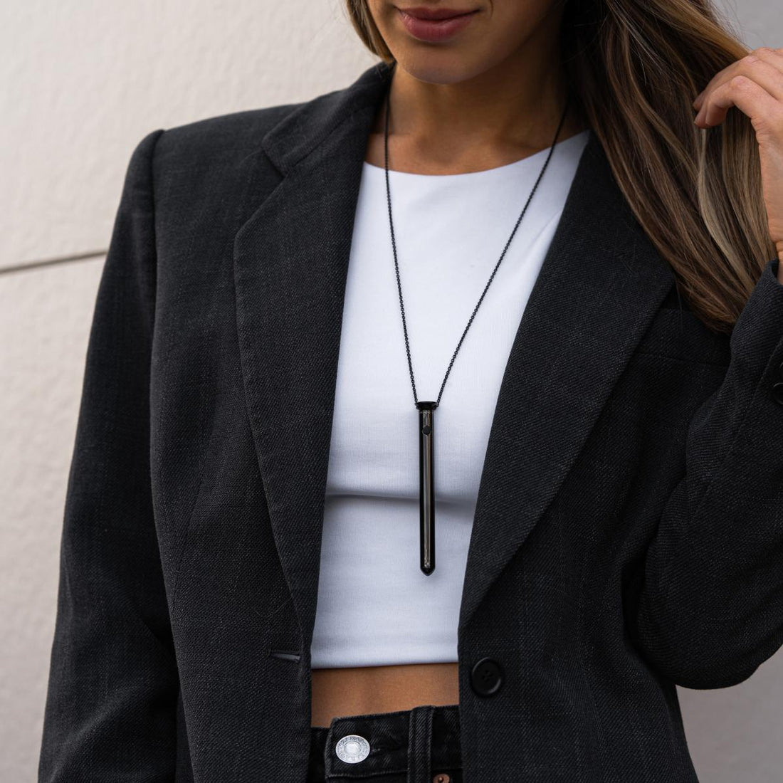 Crave erotisk halssmykke - Vesper vibrator necklace sort