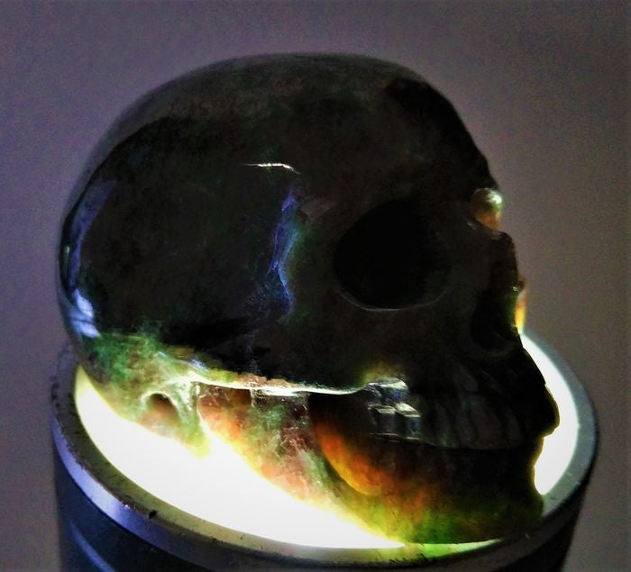 Garnet skull - 667.00 ct