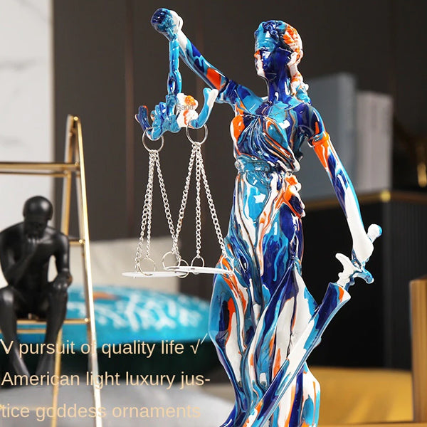 Model Retfærdighedens Gudinde - Kreative farverige figurer
